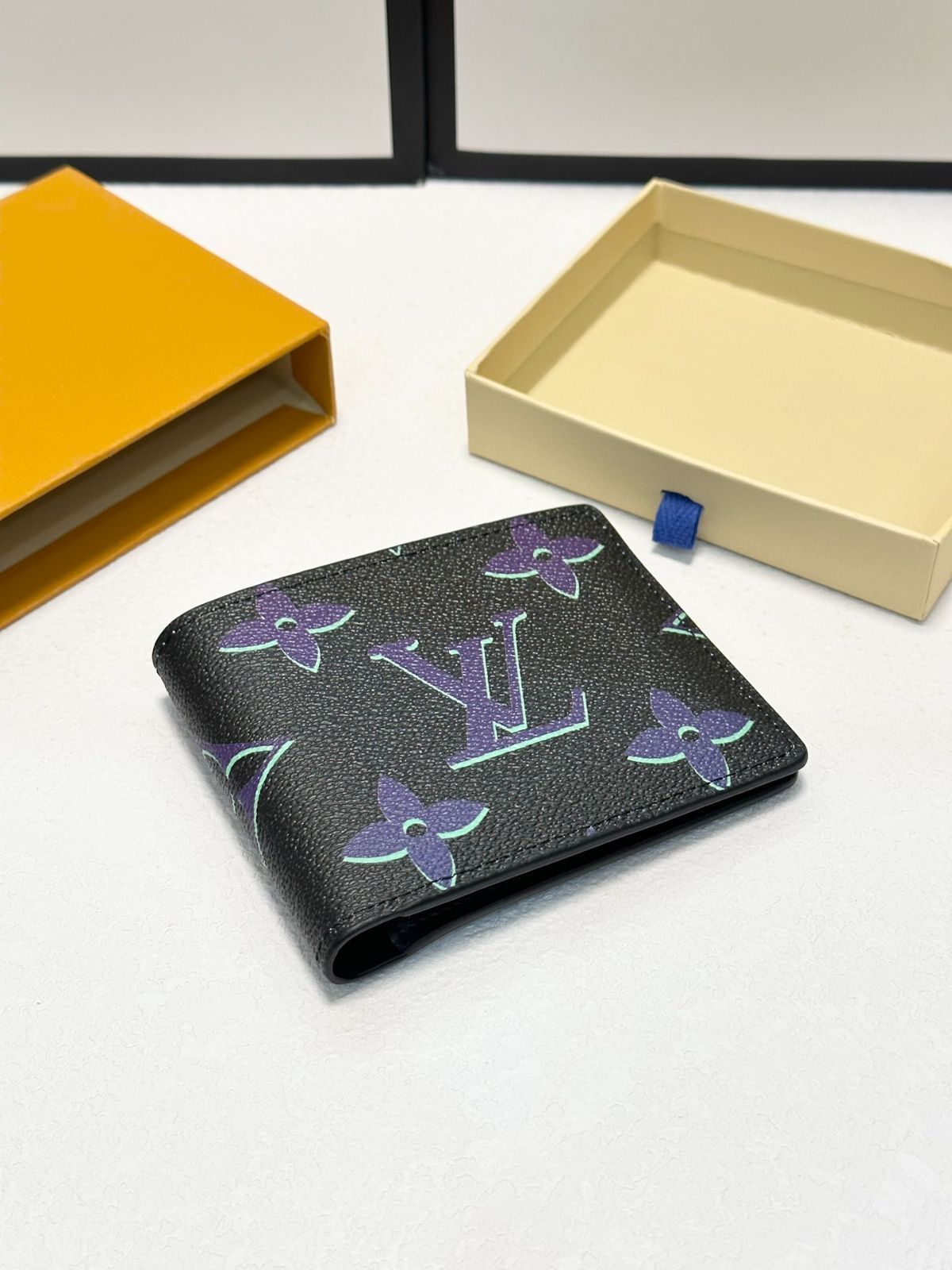 Louis Vuittonルイヴィトン、財布、超マルチカートリッジ、ショート丈、二つ折り、プリント[本日特価|新品未使用品] 7,840円