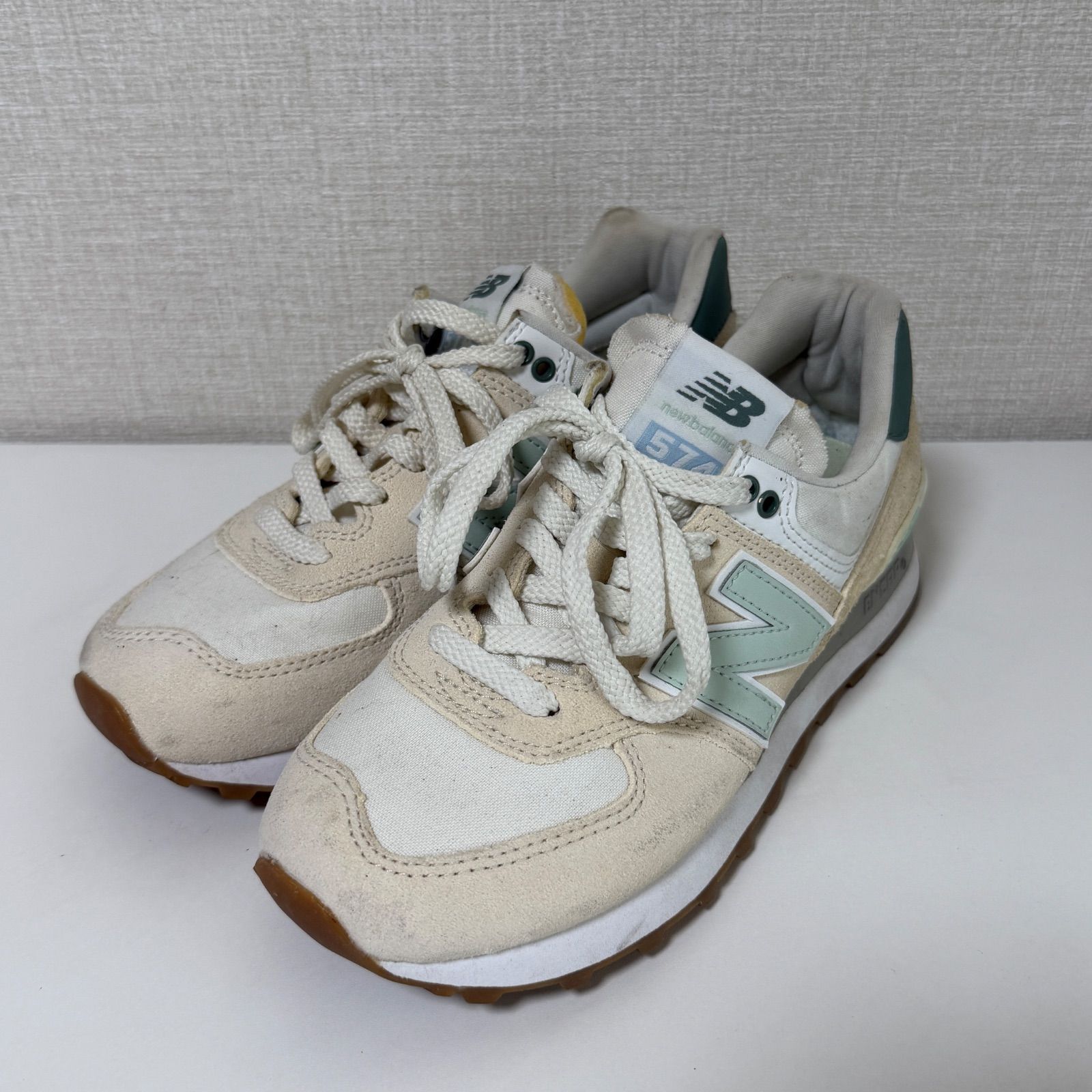 【極美品】 ニューバランス WL574CGR 23.5 ホワイト x グリーン ニューバランス 574 WL574CGR 22.5cm ホワイト グリーン - メルカリ