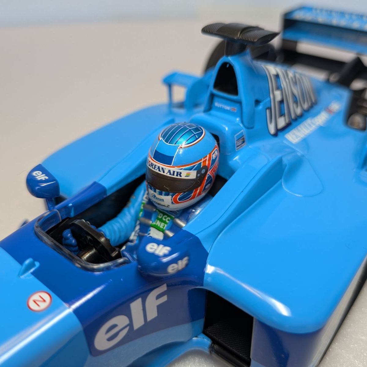 1,900台ミニチャンプス1/18 ジェンソン・バトン BENETTON2001 1/18 ミニチャンプス ベネトンB201 ジェンソン・バトン F1 模型