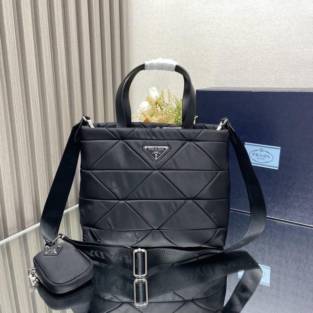 PRADA プラダ　パデッド Re-Nylon ショルダーバッグ