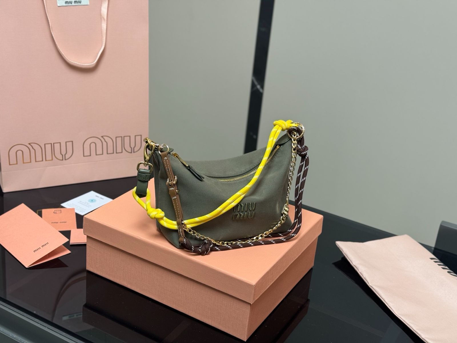 【今日特価】MiuMiu ミュウミュウ キャンバス ランチボックスバッグ with サーフレース