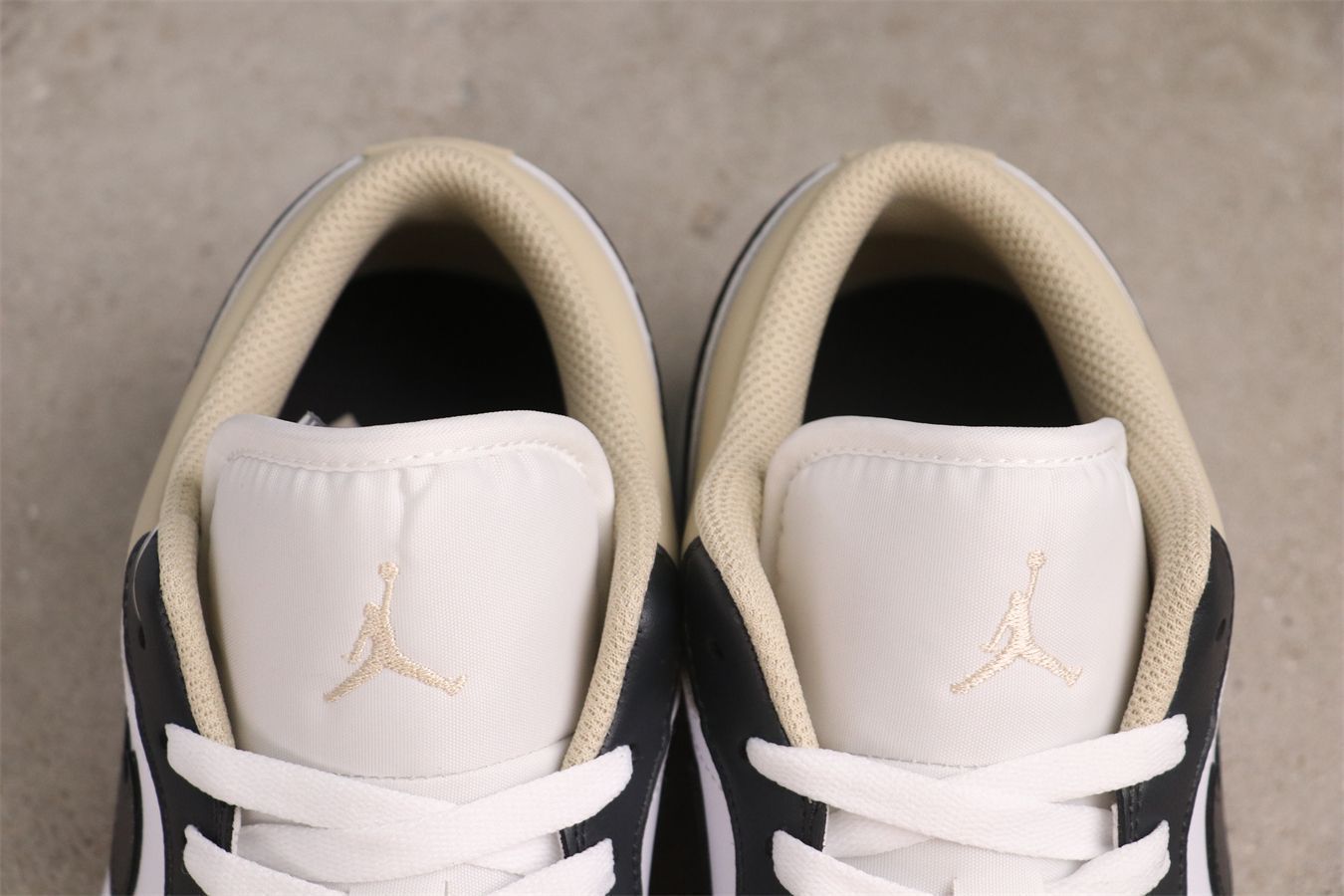 【今日特価】Air Jordan（エア ジョーダン）　AJ1 553558 - 153 ホワイト ライト ブラウン