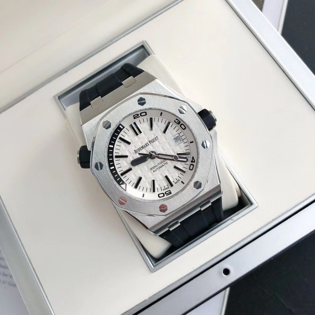 ご購入大歓迎です 未使用ですAUDEMARS PIGUET 男性用スポーツウオッチです 自動巻き｜本日限定特価｜新品未使用