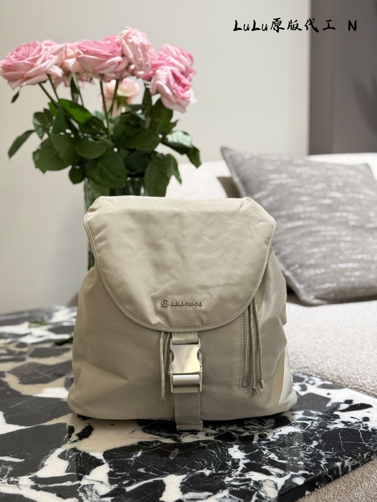 【今日特価】Lululemon Drawstring バケットバックパック - モダンな収納アイテム