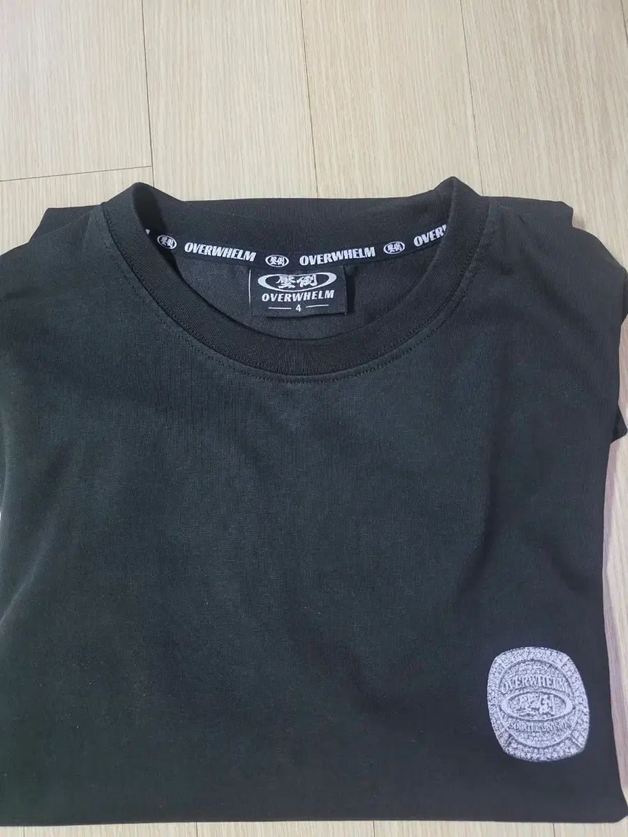 圧倒グラフィックTシャツ出品