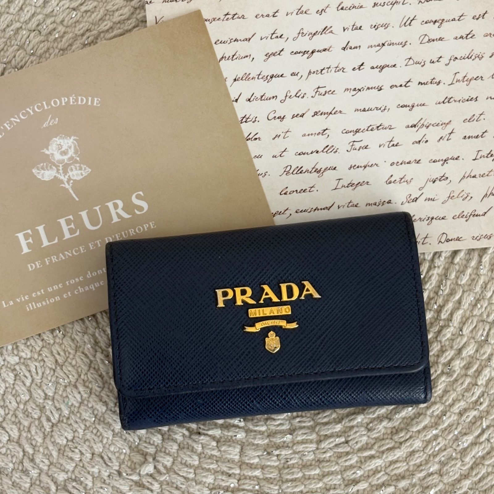 ★PRADA プラダ SAFFIANO サフィアーノ 4連キーケース 美品★ プラダ サフィアーノレザー 4連キーケース 鍵入れ ヴィンテージ ブルー