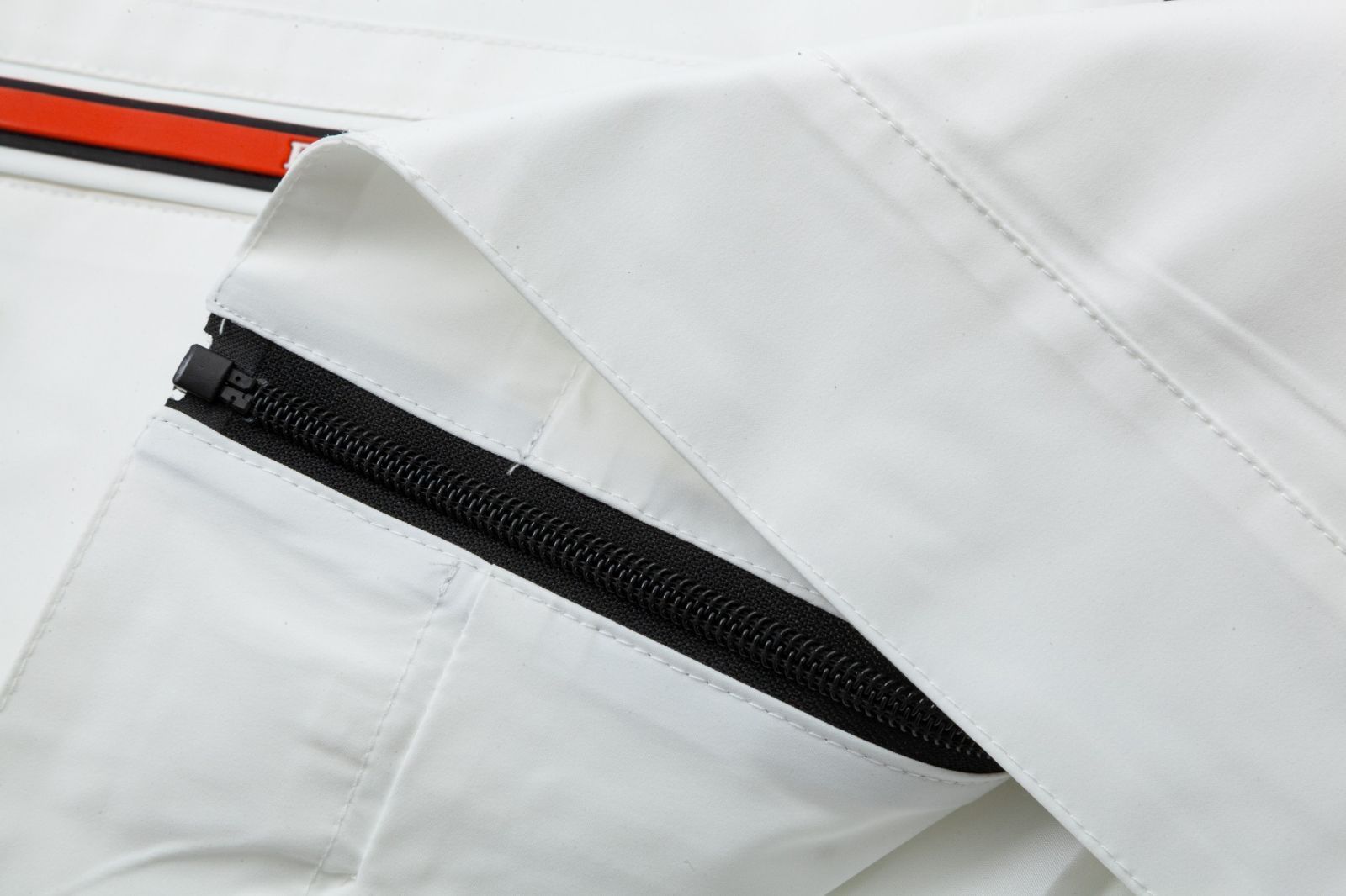 【本日限定特価】PRADA メンズ フーディー トライアングルロゴ ブラック/ホワイト M-4XL [本日特価|新品未使用品]