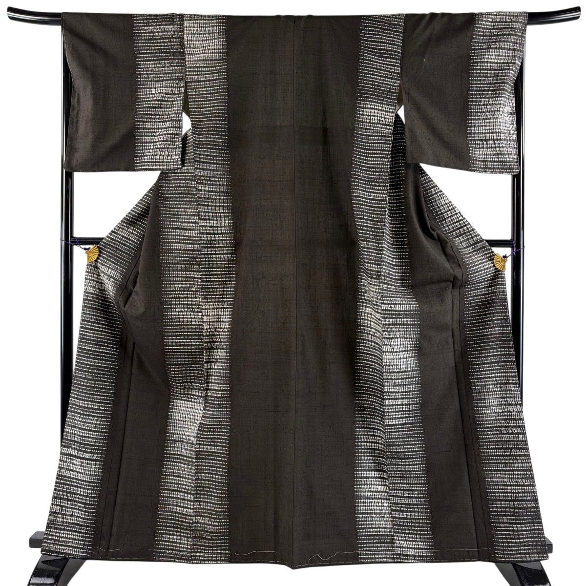 【美品】 小紋 身丈163.5cm 裄丈67cm M 袷 紬地 落款 縞 幾何学模様 絞り 焦茶色 正絹 秀品 【中古】