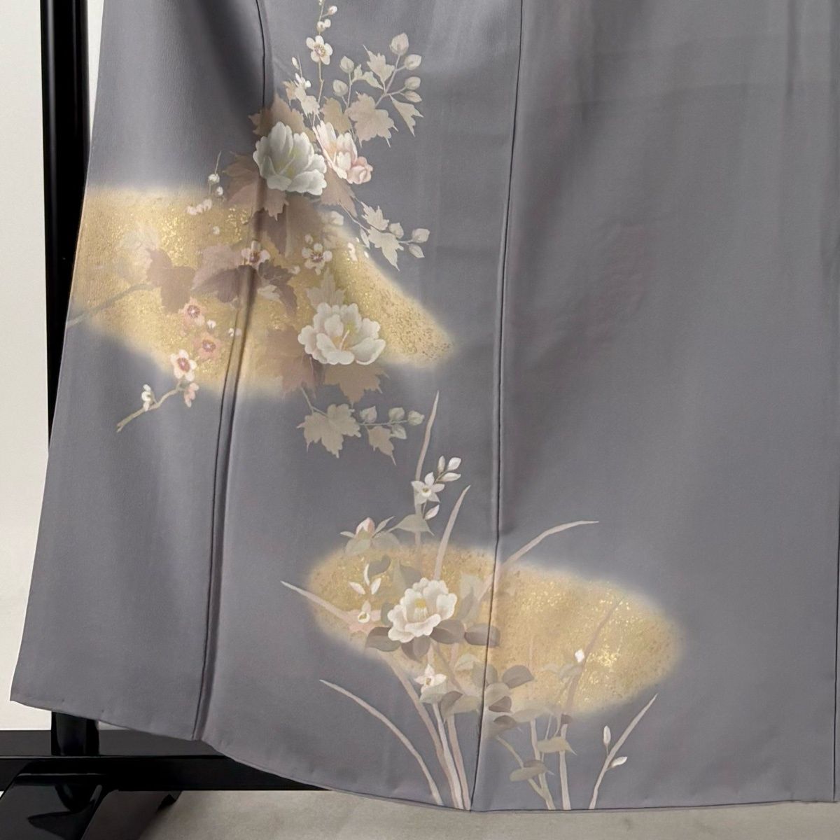 付下げ 身丈158.5cm 裄丈66cm M 袷 落款 草花 霞 金彩 ぼかし 灰色