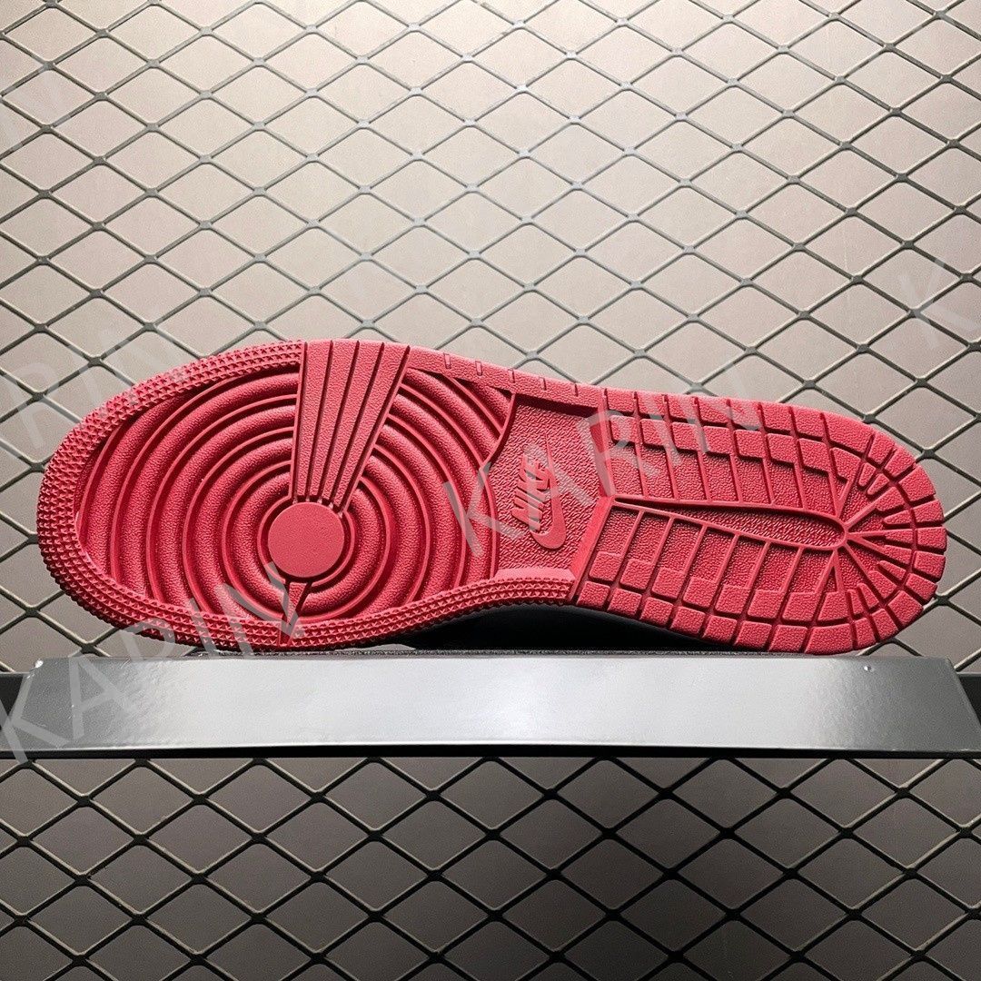 NIKE ナイキ エアジョーダン1 レトロ ハイカットスニーカー ブラック/レッド つま黒