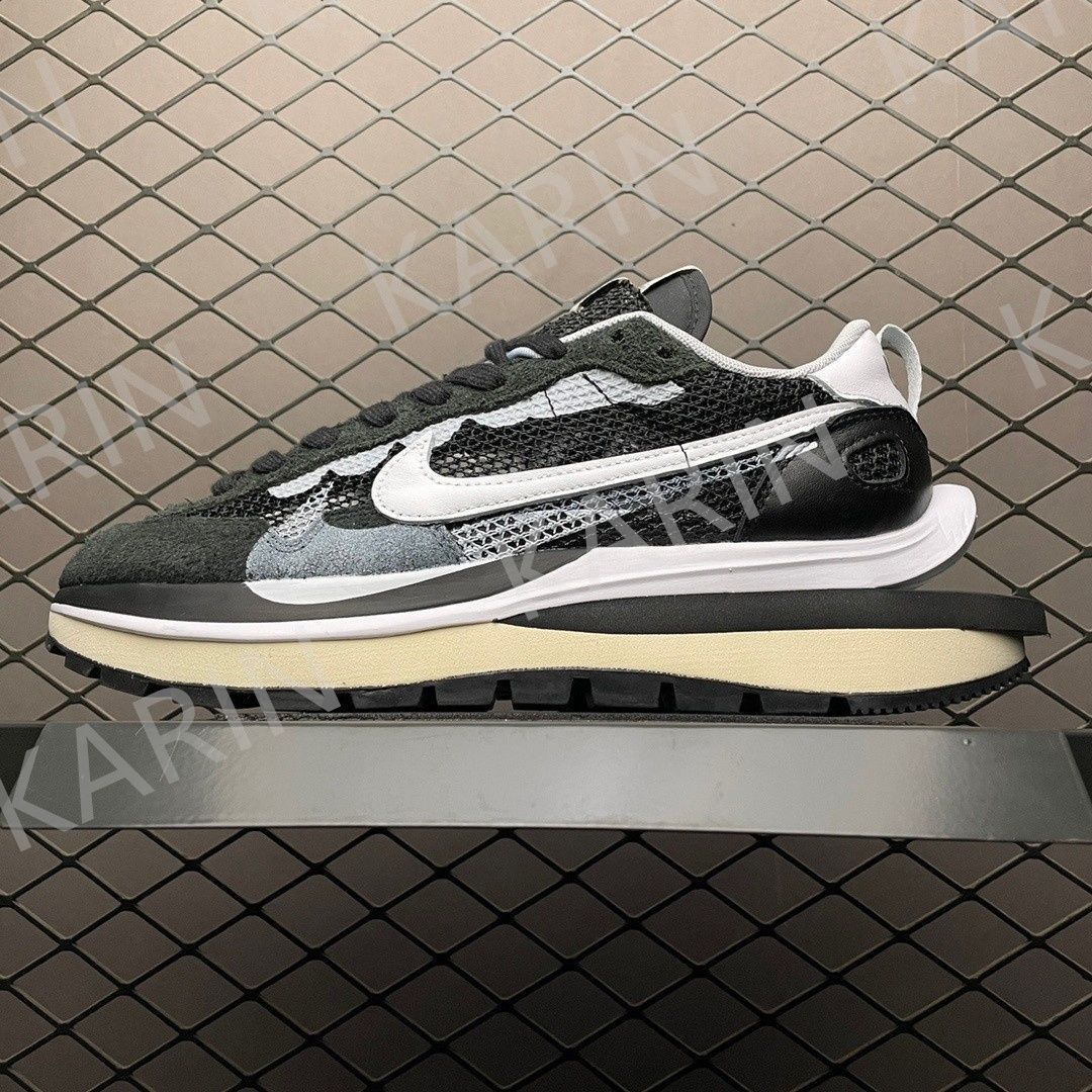 Nike サカイ × ナイキ ヴェイパー ワッフル ブラックアンドホワイト