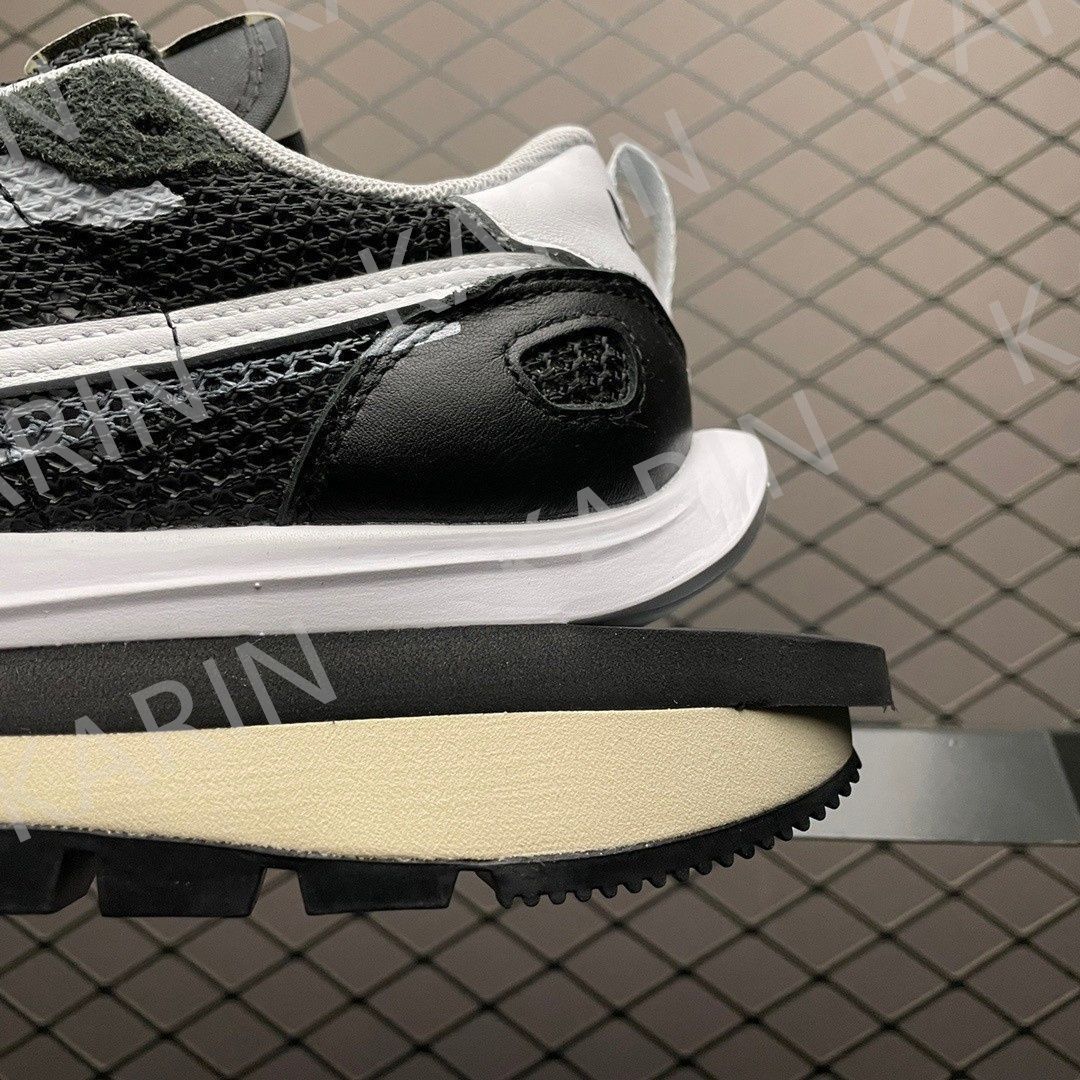 Nike サカイ × ナイキ ヴェイパー ワッフル ブラックアンドホワイト
