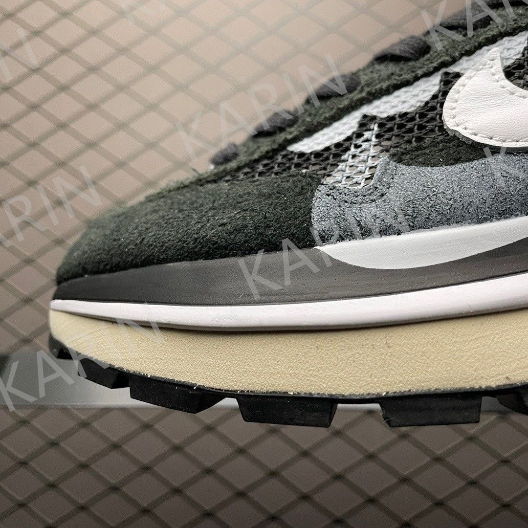 Nike サカイ × ナイキ ヴェイパー ワッフル ブラックアンドホワイト