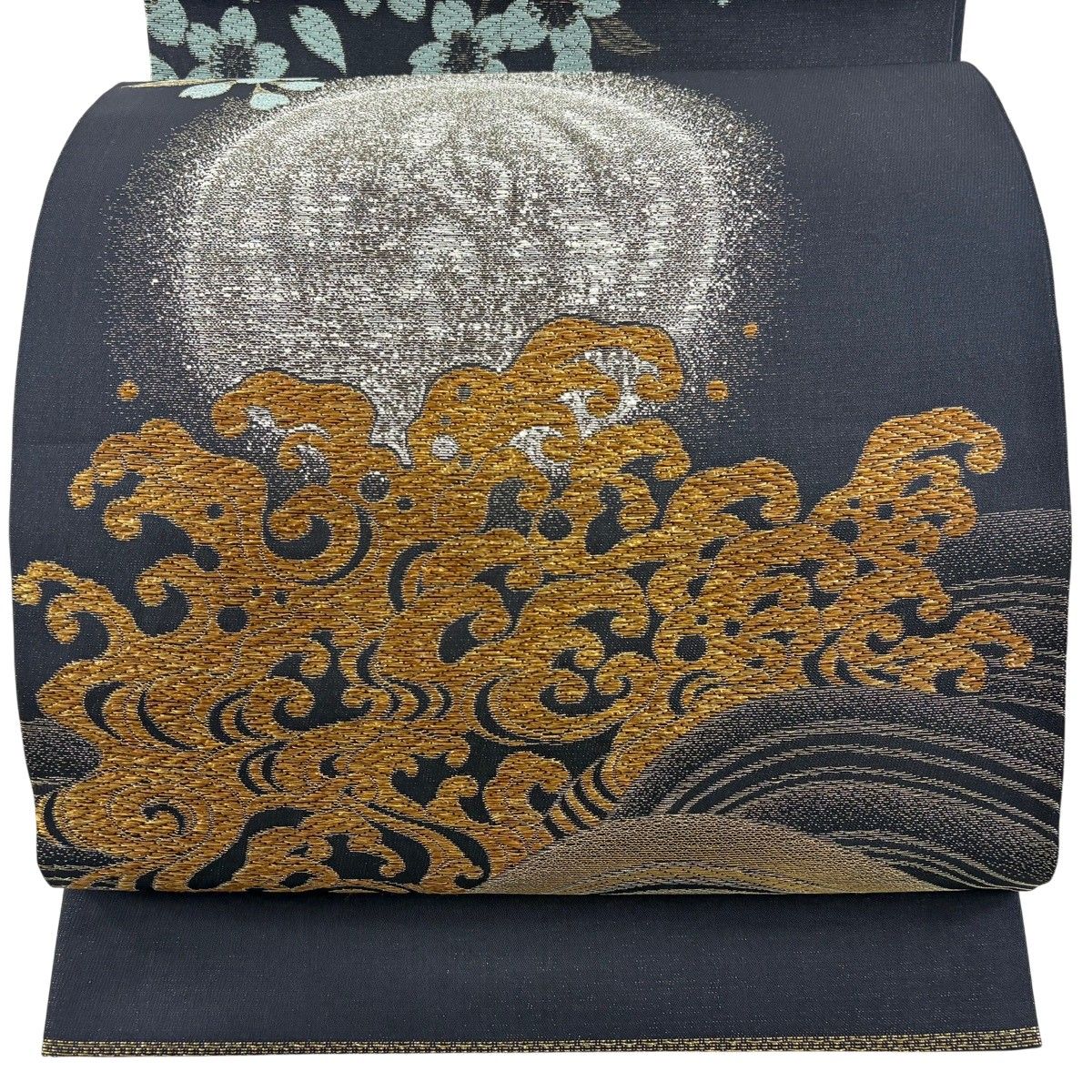 【美品】 丸帯 名品 波 桜 唐織 金糸 墨色 お太鼓柄 正絹 【中古】
