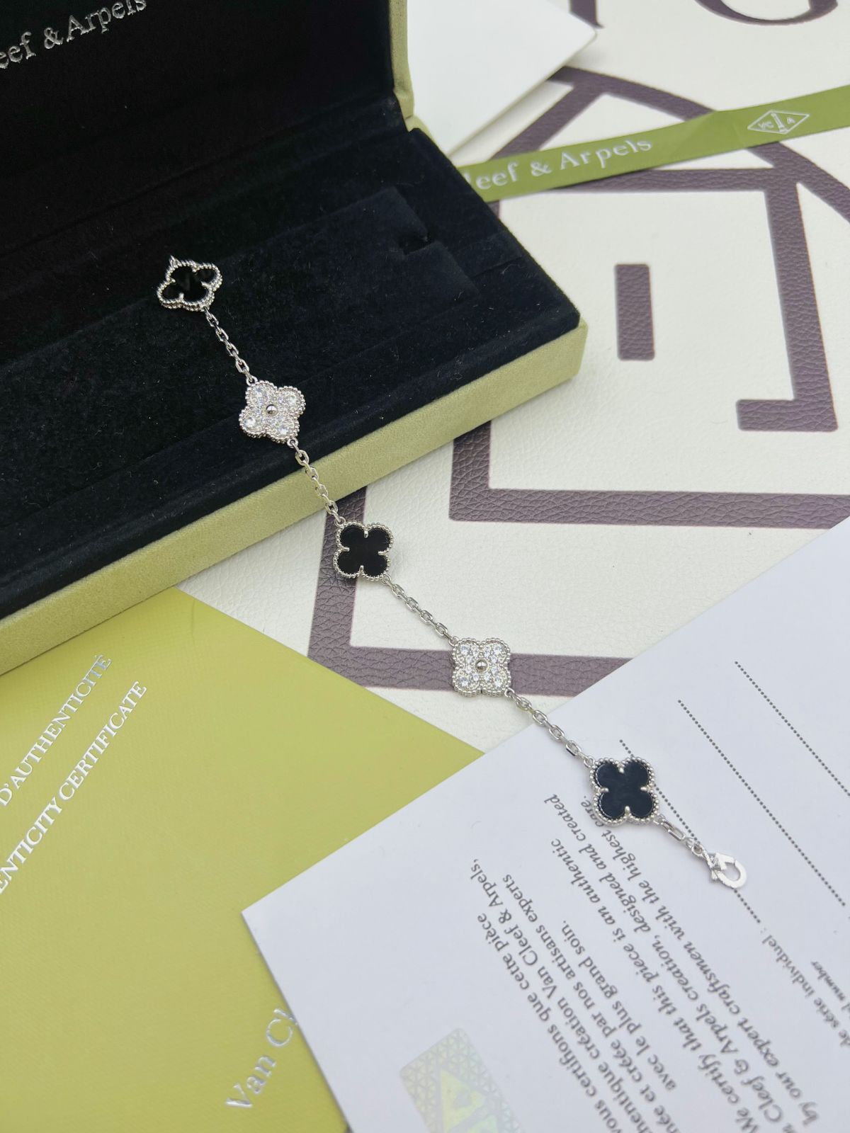 [Van Cleef & Arpels] ヴァン クリーフ＆アーペル 四つ葉のクローバー ブラック カルセドニー スペーサー ダイヤモンド ファイブフラワー ブレスレット パンダ ブレスレット｜本日限定特価｜新品未使用-WTO輸入1