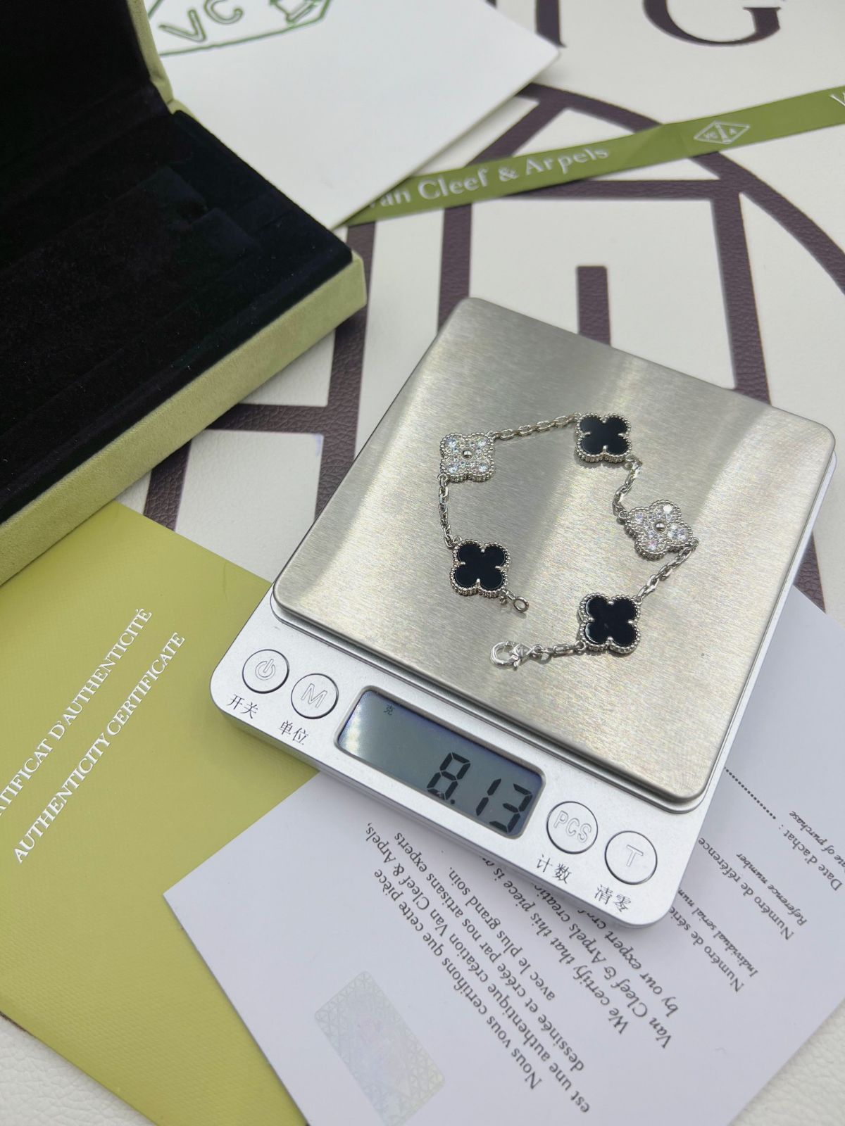 [Van Cleef & Arpels] ヴァン クリーフ＆アーペル 四つ葉のクローバー ブラック カルセドニー スペーサー ダイヤモンド ファイブフラワー ブレスレット パンダ ブレスレット｜本日限定特価｜新品未使用-WTO輸入1