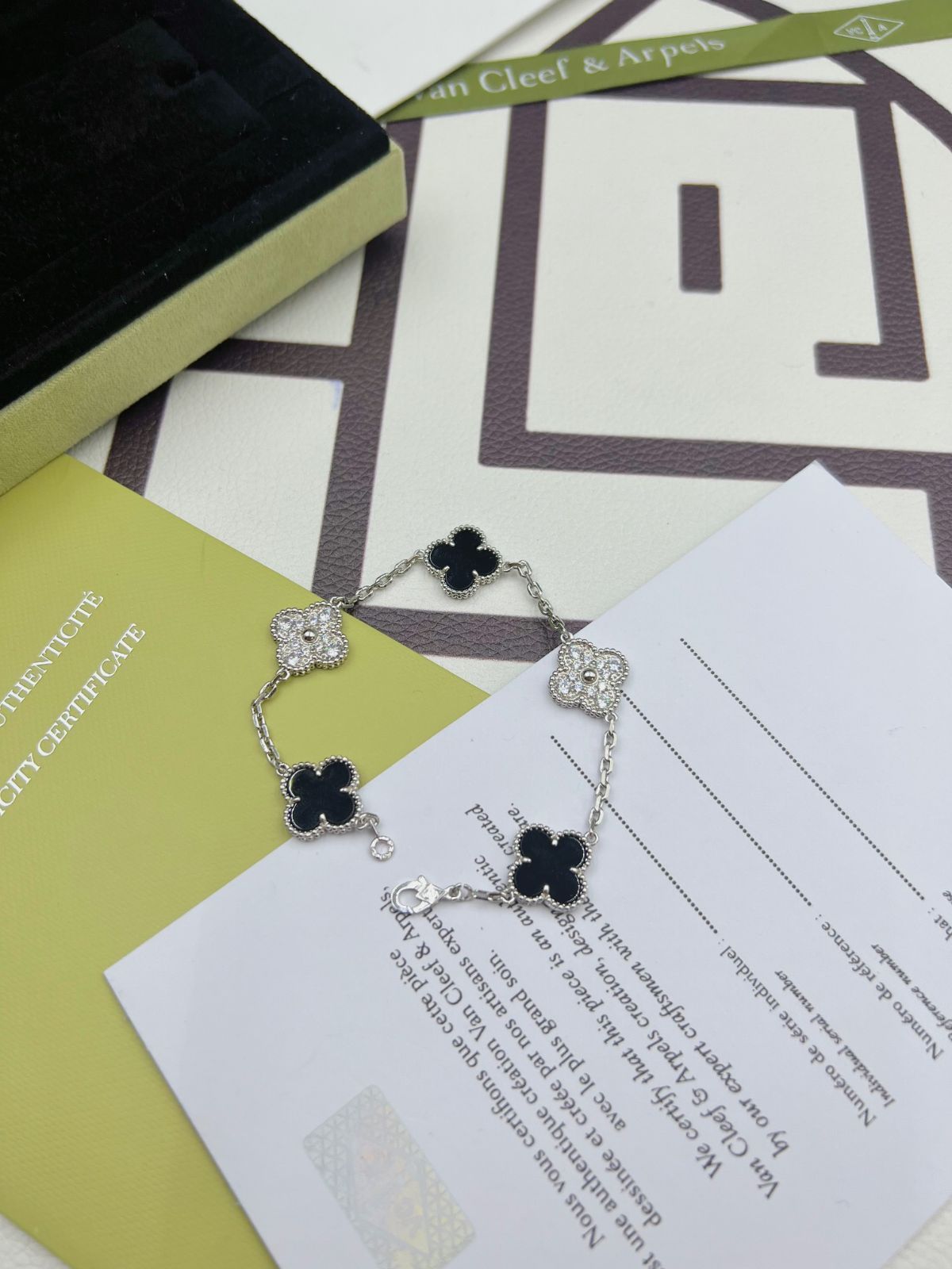 [Van Cleef & Arpels] ヴァン クリーフ＆アーペル 四つ葉のクローバー ブラック カルセドニー スペーサー ダイヤモンド ファイブフラワー ブレスレット パンダ ブレスレット｜本日限定特価｜新品未使用-WTO輸入1