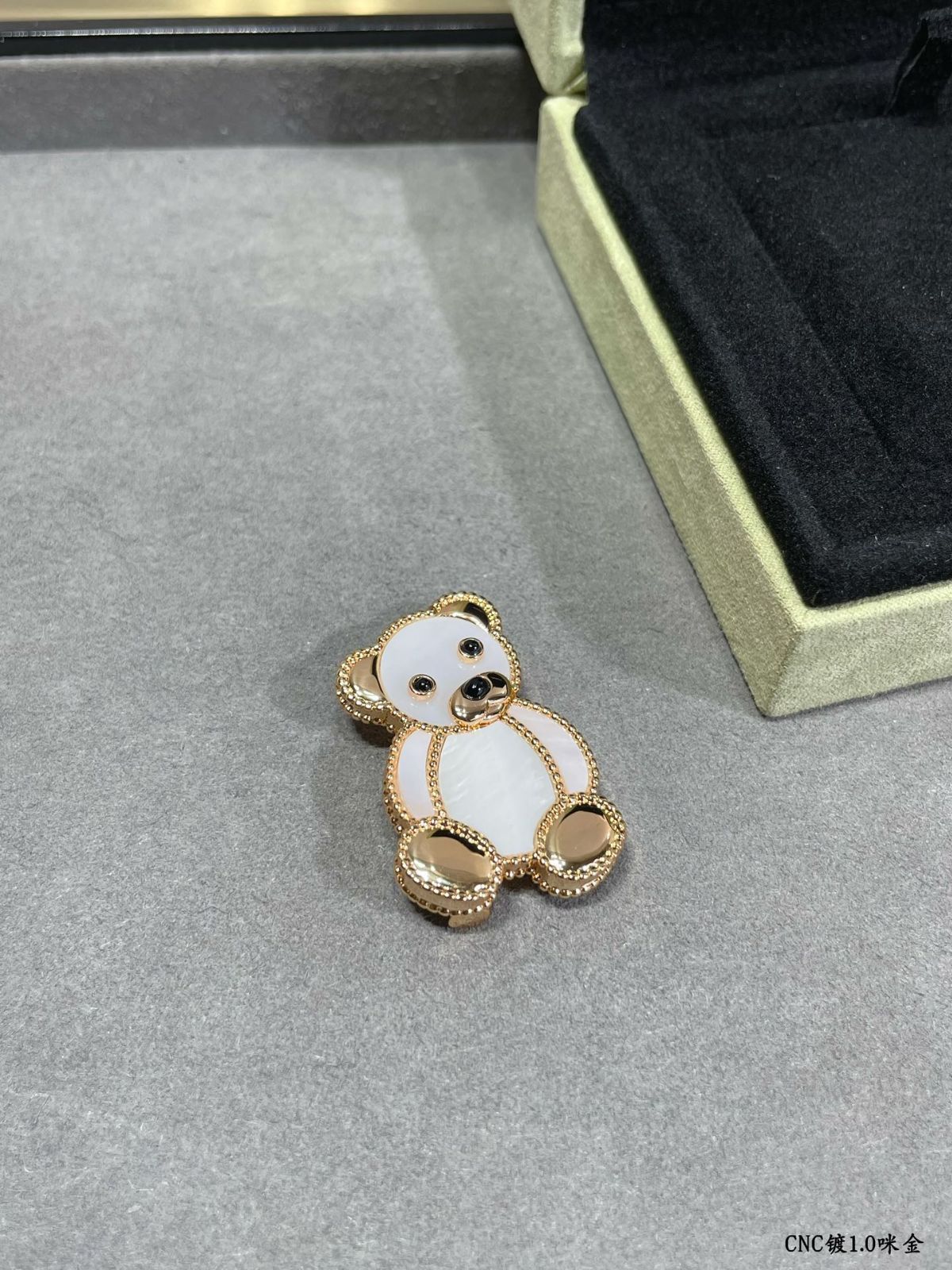 [Van Cleef & Arpels] アニマル ブローチ - マルチユースデザイン | ヴァン クリーフ & アーペル レディースジュエリー｜本日限定特価｜新品未使用