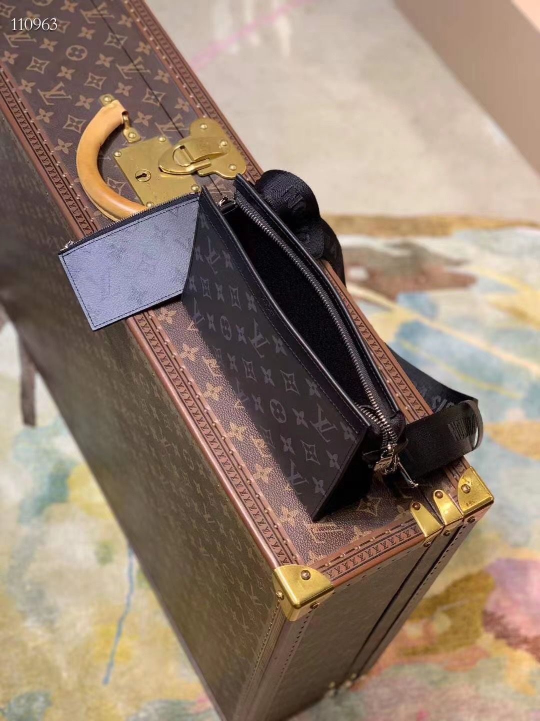 本日限定特価】ルイヴィトン LV ガストン ウェアラブルウォレット 22