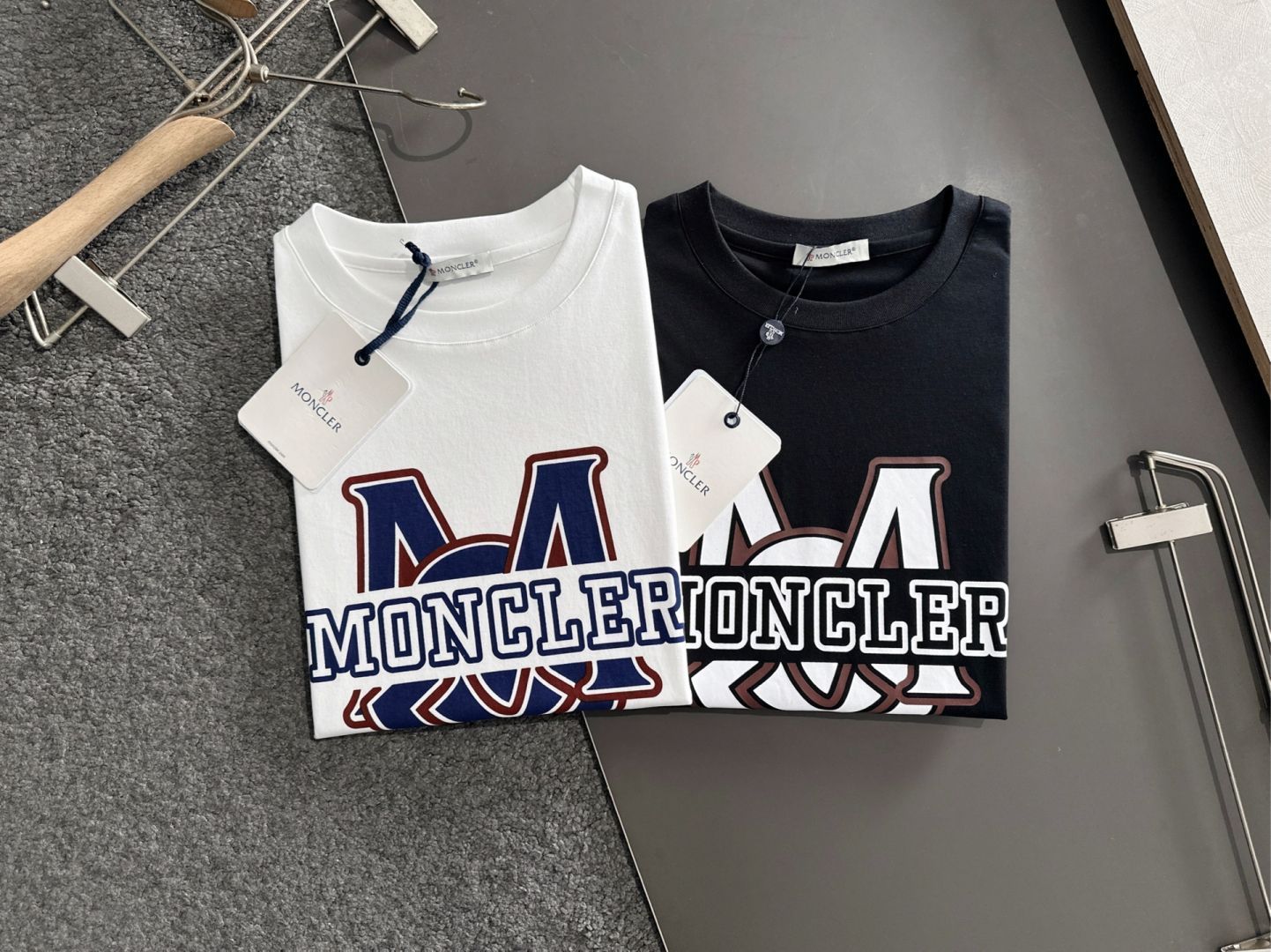【今日特価】MON 2025SS 最新款 円領ファッション ショートスリーブ T シャツ