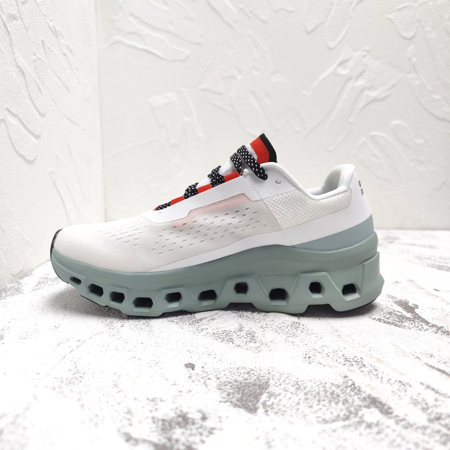 On Cloudmonster ジョギング スポーツ トレーニング ランニングシューズ メンズ レディー スニーカー タウンユース 新品 未使用 ホワイト 2色 On Cloudmonster ジョギング スポーツ トレーニング ランニングシューズ メンズ レディー スニーカー タウンユース 新品 未使用 ホワイト 2色