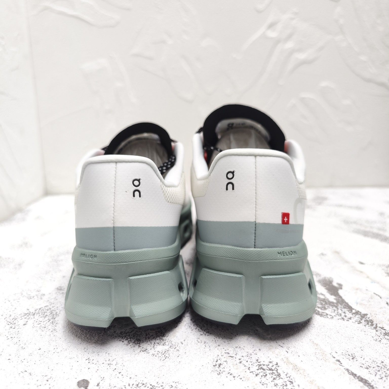 On Cloudmonster ジョギング スポーツ トレーニング ランニングシューズ メンズ レディー スニーカー タウンユース 新品 未使用 ホワイト 2色 On Cloudmonster ジョギング スポーツ トレーニング ランニングシューズ メンズ レディー スニーカー タウンユース 新品 未使用 ホワイト 2色