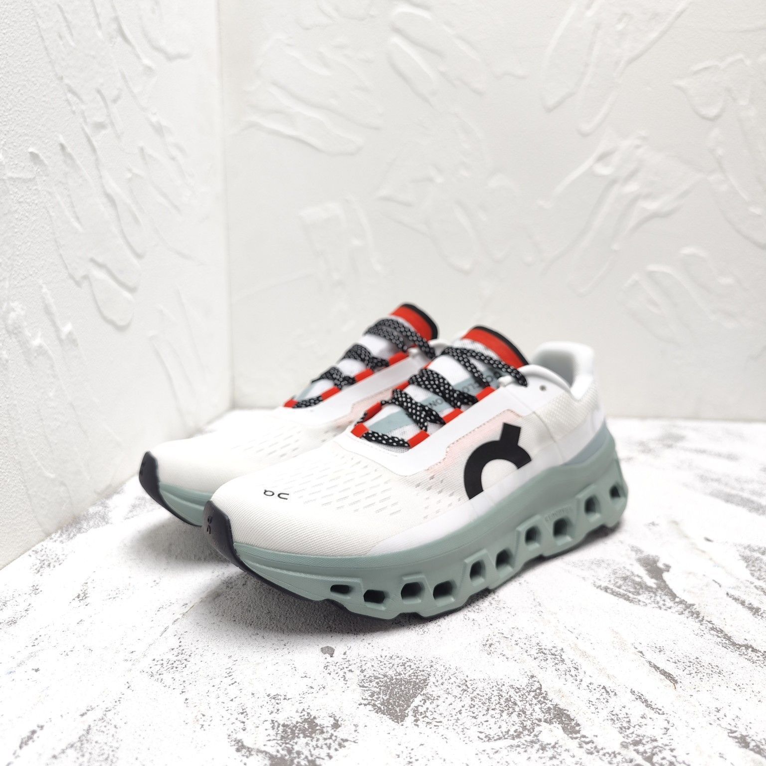 On Cloudmonster ジョギング スポーツ トレーニング ランニングシューズ メンズ レディー スニーカー タウンユース 新品 未使用 ホワイト 2色 On Cloudmonster ジョギング スポーツ トレーニング ランニングシューズ メンズ レディー スニーカー タウンユース 新品 未使用 ホワイト 2色