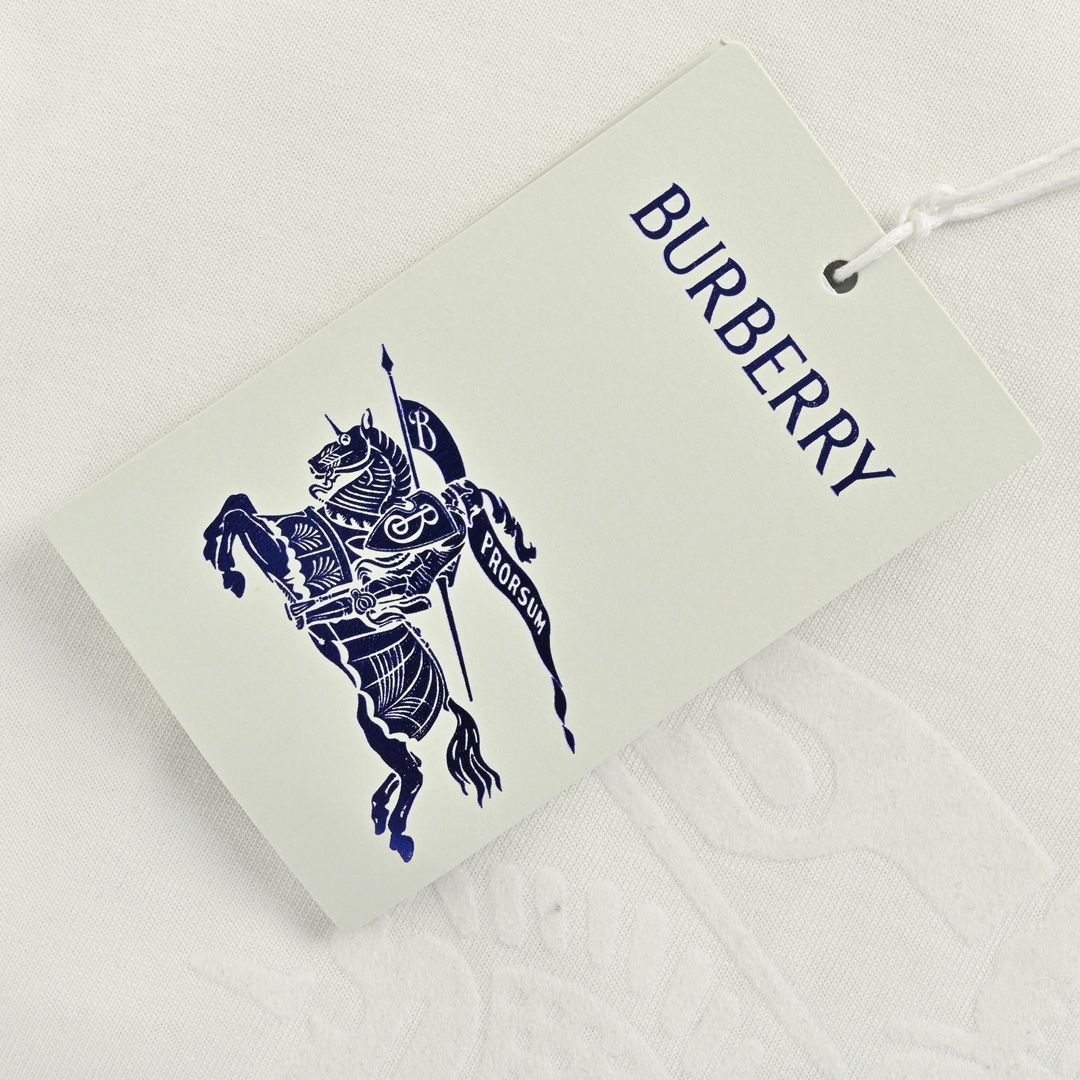 【今日特価】Burberry 24ss フロッキングライディングホースプリント T シャツ 【今日特価】Burberry 24ss フロッキングライディングホースプリント T シャツ