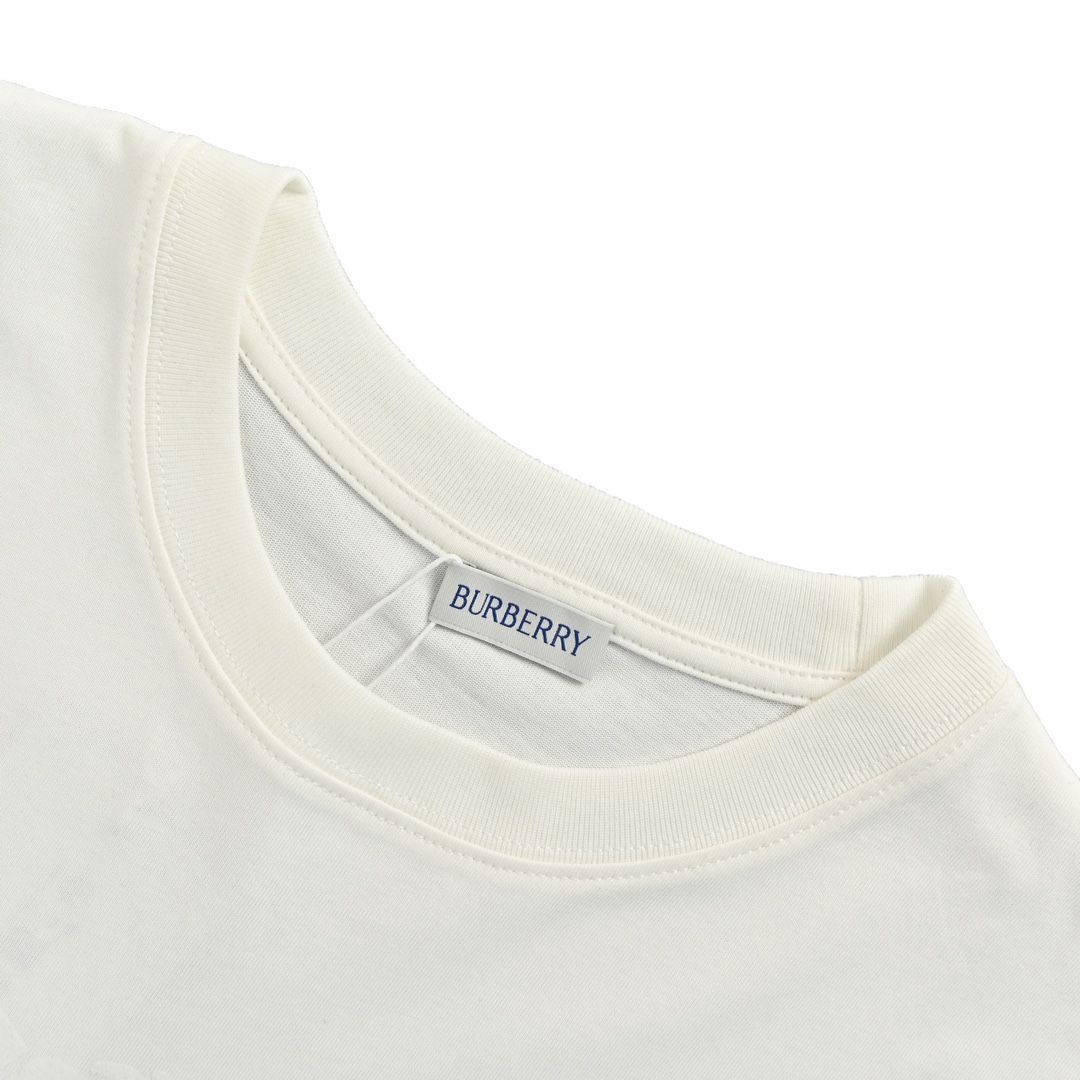 【今日特価】Burberry 24ss フロッキングライディングホースプリント T シャツ 【今日特価】Burberry 24ss フロッキングライディングホースプリント T シャツ