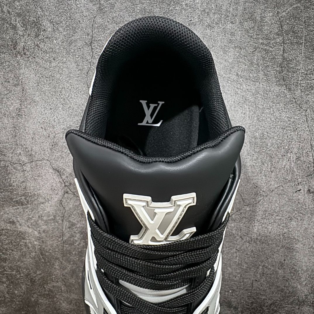 Louis Vuitton trainer 黒のロートップのファッショナブルなカジュアル シューズ