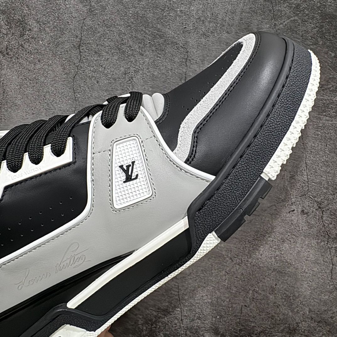 Louis Vuitton trainer 黒のロートップのファッショナブルなカジュアル シューズ