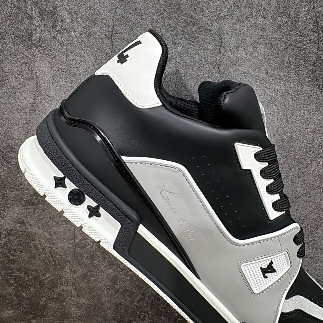 Louis Vuitton trainer 黒のロートップのファッショナブルなカジュアル シューズ