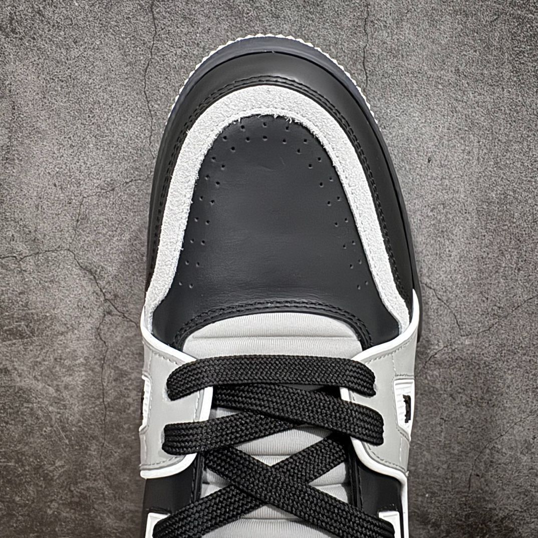 Louis Vuitton trainer 黒のロートップのファッショナブルなカジュアル シューズ