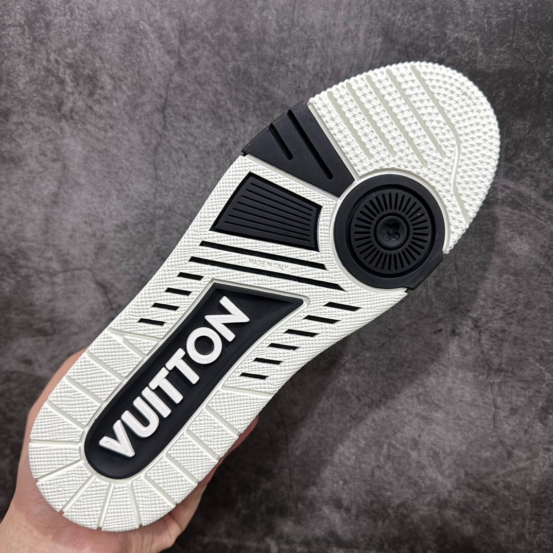 Louis Vuitton trainer 黒のロートップのファッショナブルなカジュアル シューズ