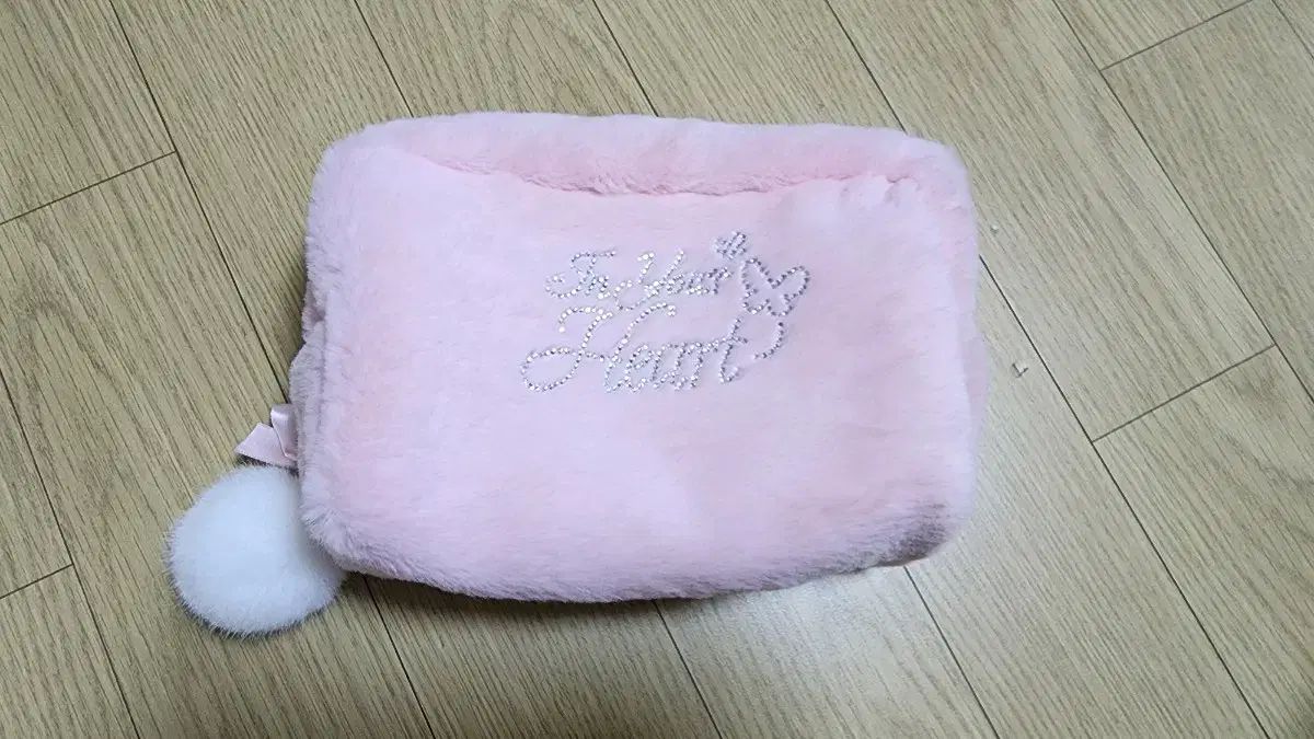 IVE（アイヴ）レイ ポーチ 出品