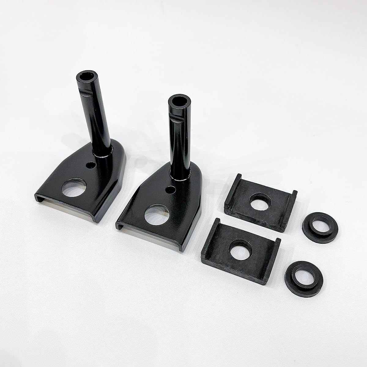 【629】 2個set CB400F リヤウインカーステー 左右 ダンパー付属 新品 【629】CB400F リヤウインカーステー左右2個セット ダンパー付属