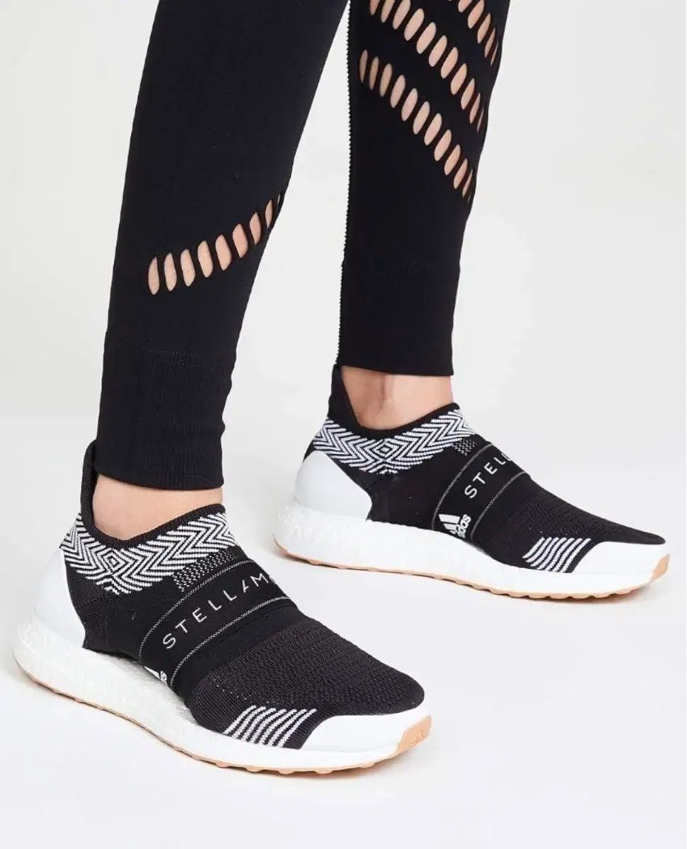 アディダス STELLA McCARTNEY ウルトラブースト 검흰 12,974円
