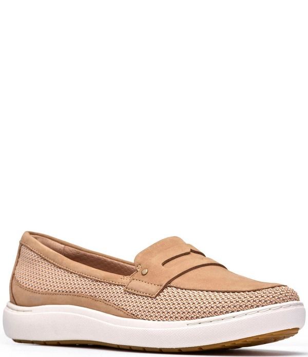 クラークス レディース シューズ パンプスエード ローファー Clarks Artisanalle Glide Wovenubuck Suede Penny Loafers Beige ベージュ