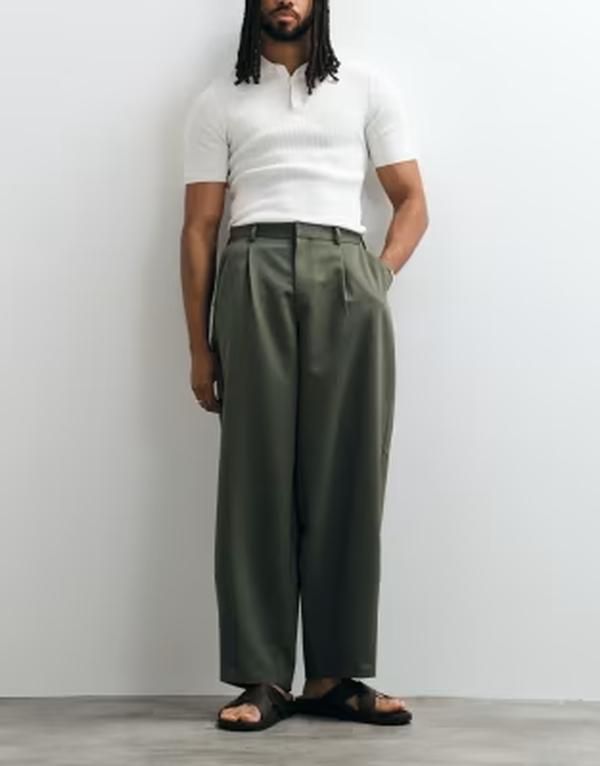 エイソス メンズ ボトムス カジュアルパンツ プリーツ ASOS DESIGN smart pleated wide barreleg pants in olive GREEN グリーン
