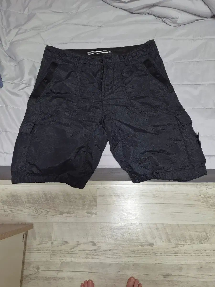 STONE ISLAND ストーンアイランド ナイロンハーフパンツ