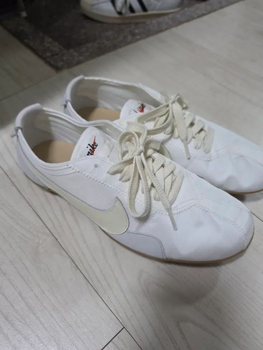 ナイキ ムーンシュー OG サミット 白 W265mm