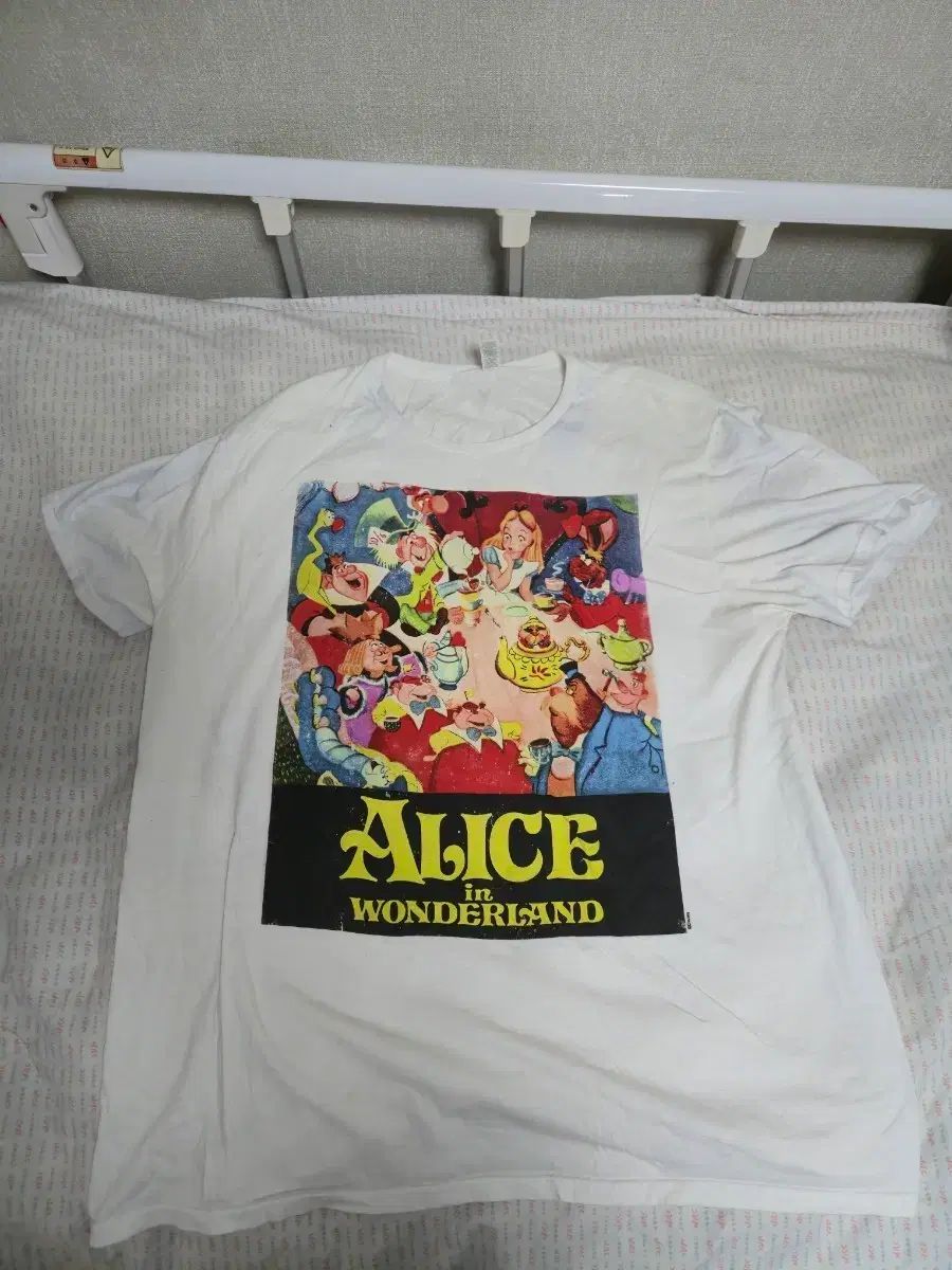 ヴィンテージ 이상한 나라의 アリス Tシャツ