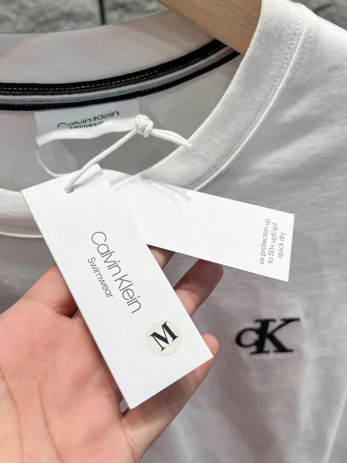 【本日限定特価】Calvin Klein メンズ＆レディース カジュアル ロングスリーブ Tシャツ プリント＆刺繍 ブラック/ホワイト S-XL [本日特価|新品未使用品]