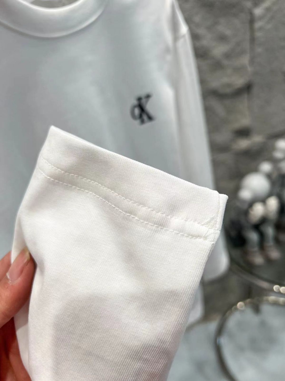 【本日限定特価】Calvin Klein メンズ＆レディース カジュアル ロングスリーブ Tシャツ プリント＆刺繍 ブラック/ホワイト S-XL [本日特価|新品未使用品]