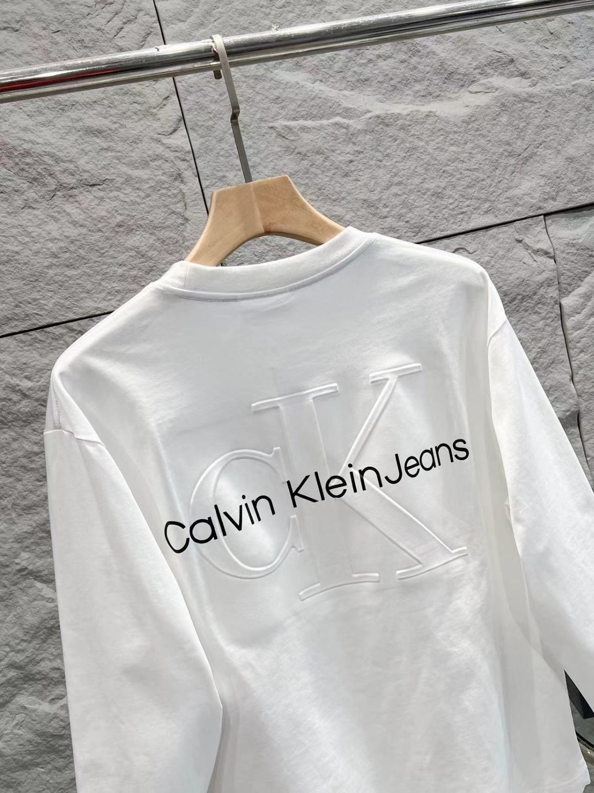 【本日限定特価】Calvin Klein メンズ＆レディース カジュアル ロングスリーブ Tシャツ プリント＆刺繍 ブラック/ホワイト S-XL [本日特価|新品未使用品]