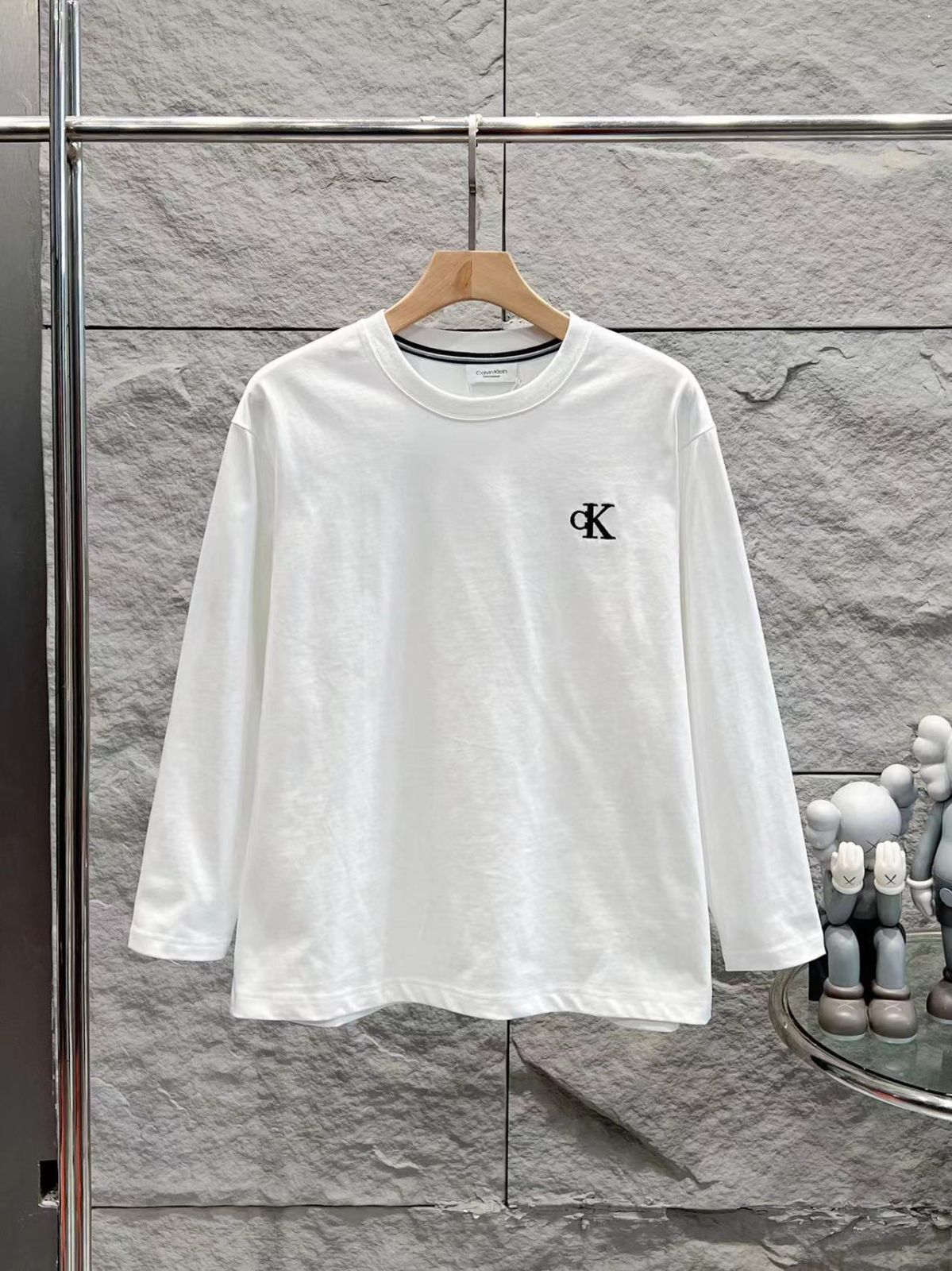 【本日限定特価】Calvin Klein メンズ＆レディース カジュアル ロングスリーブ Tシャツ プリント＆刺繍 ブラック/ホワイト S-XL [本日特価|新品未使用品]