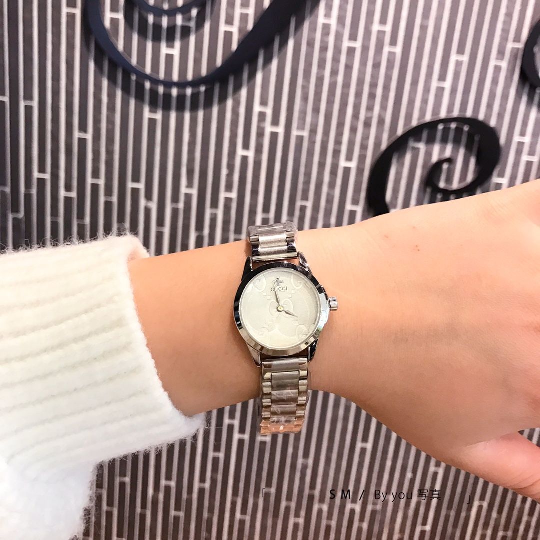 GUCCI グッチ レディース腕時計 28mm｜ホログラムデザイン×スチールベルト｜本日限定特価新品未使用