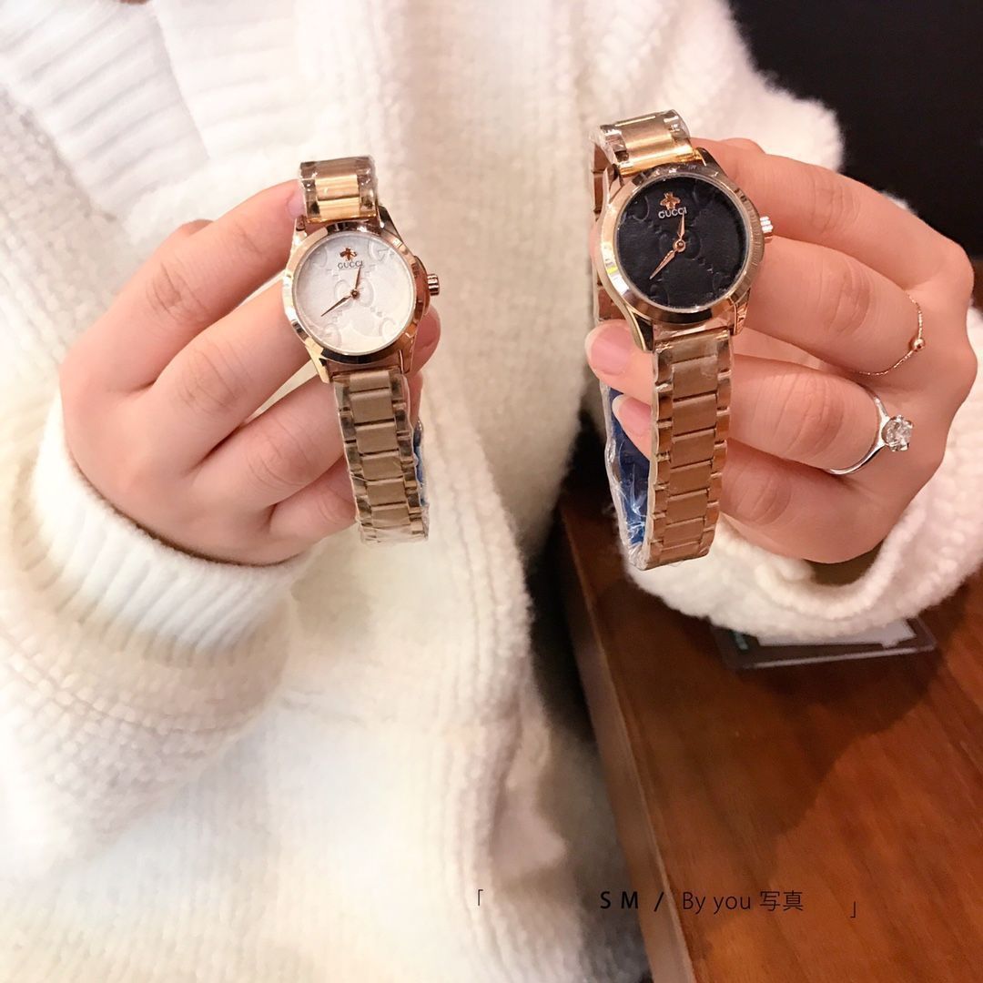 GUCCI グッチ レディース腕時計 28mm｜ホログラムデザイン×スチールベルト｜本日限定特価新品未使用