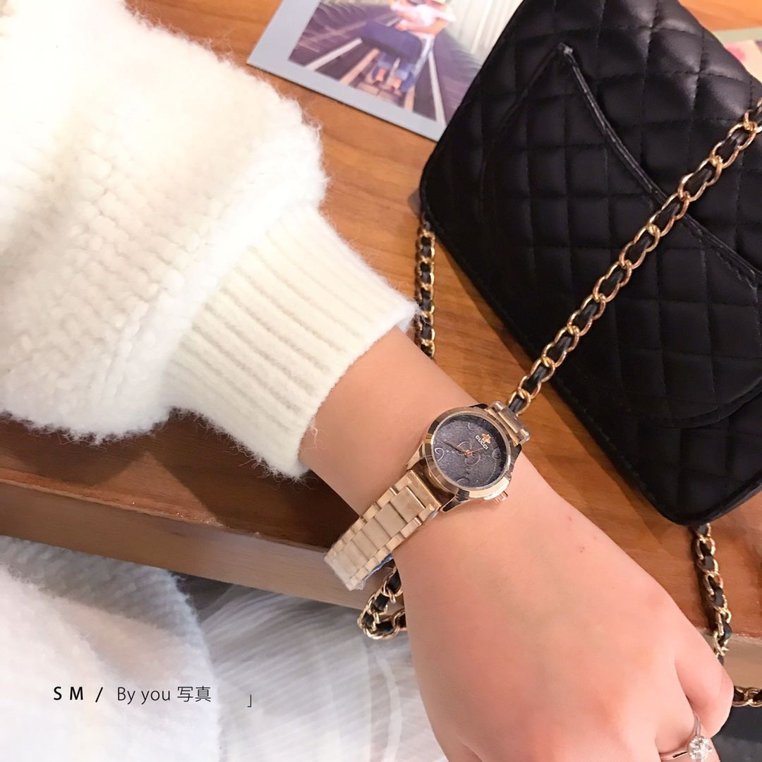 GUCCI グッチ レディース腕時計 28mm｜ホログラムデザイン×スチールベルト｜本日限定特価新品未使用
