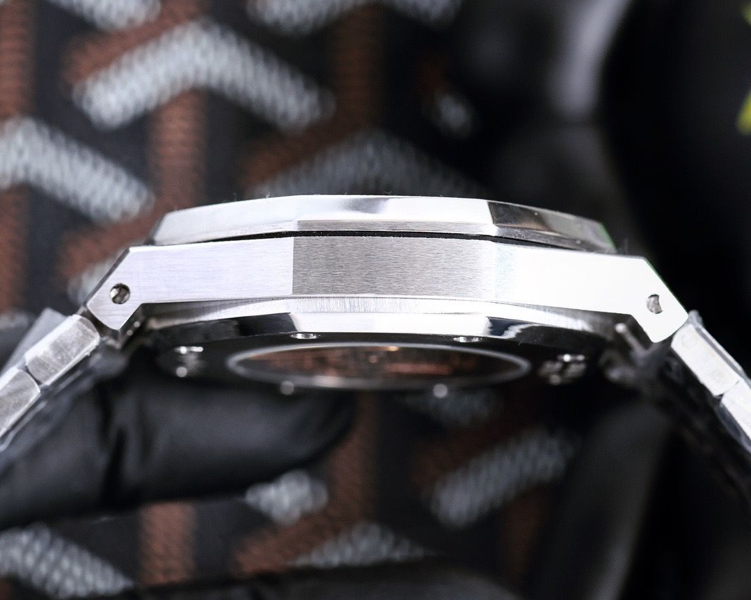 AUDEMARS PIGUET オーデマピゲ ロイヤルオーク メンズ腕時計 45mm｜自動巻き機械式×316L鋼｜本日限定特価新品未使用